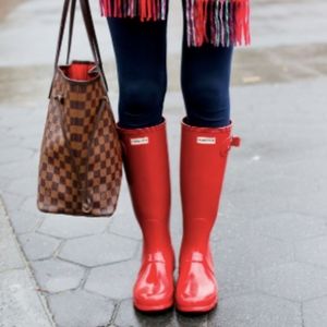 RED HUNTER BOOTS SIZE 9